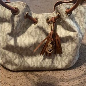 Medium shoulder purse